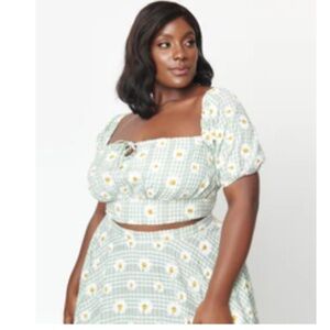 Magnolia Park unique vintage Daisy crop top